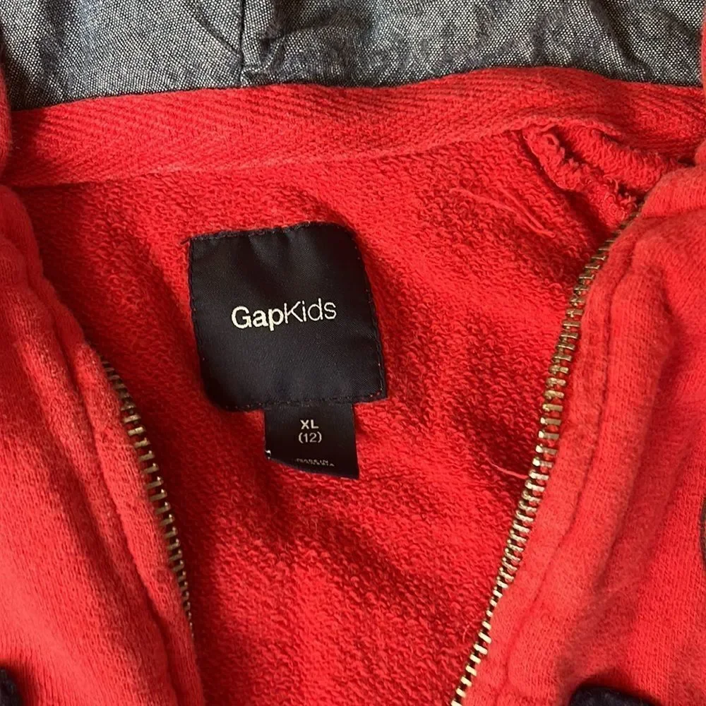 𝅺GAP Red and Navy Blue Youth Long Sleeved Hoodie.  Size Xtra Large